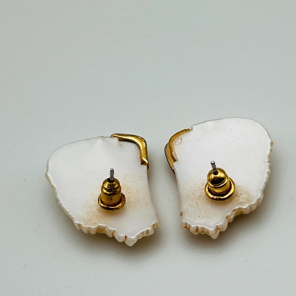 Vintage‎ Avon Fan Wave Earrings Pierced Faux Mother of Pearl Gold Highlights